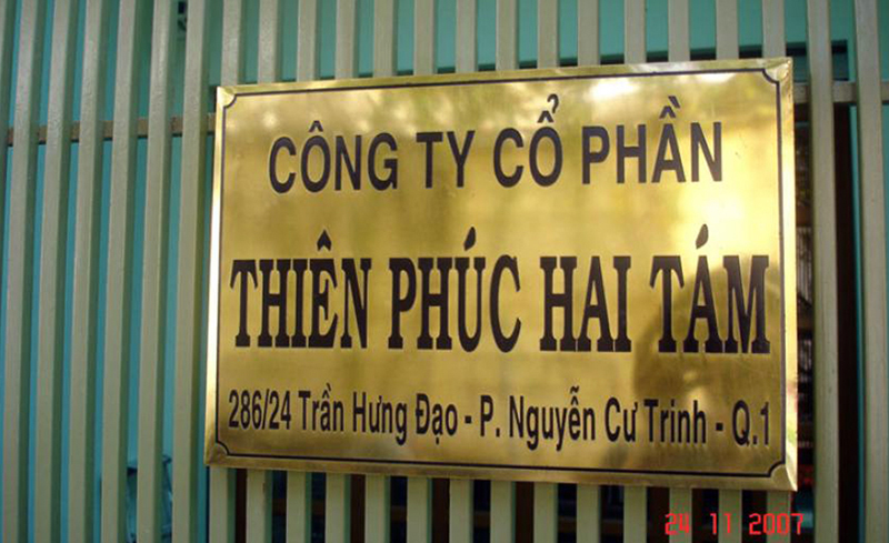 bảng inox ăn mòn cho công ty 1